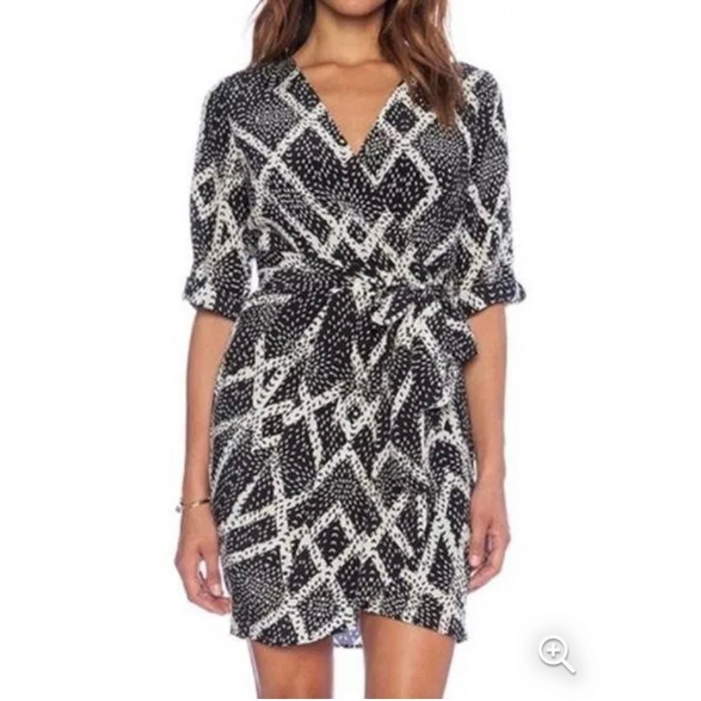 Yumi Kim  100% silk 9-5 Black and White Geometric Wrap Mini Dress - size Small